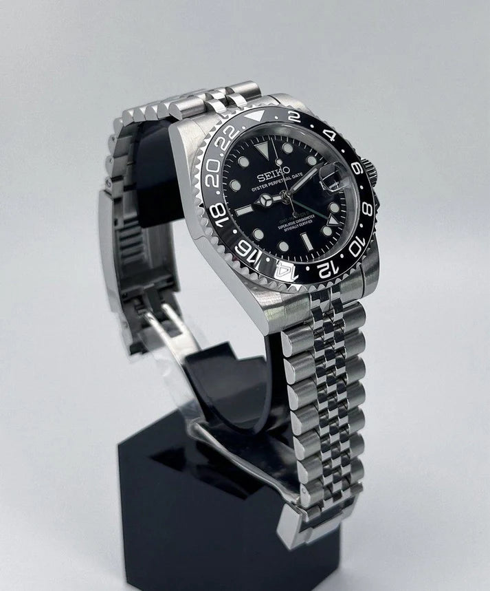 GMT BRUCE WAYNE