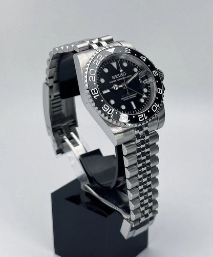 GMT BRUCE WAYNE
