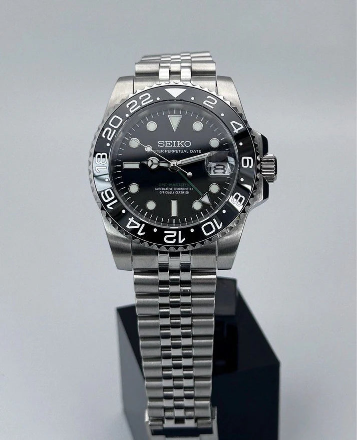 GMT BRUCE WAYNE