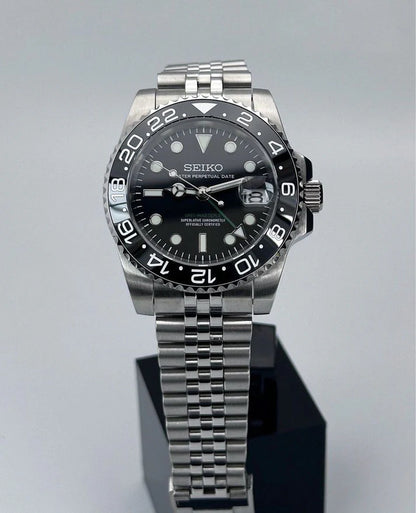 GMT BRUCE WAYNE